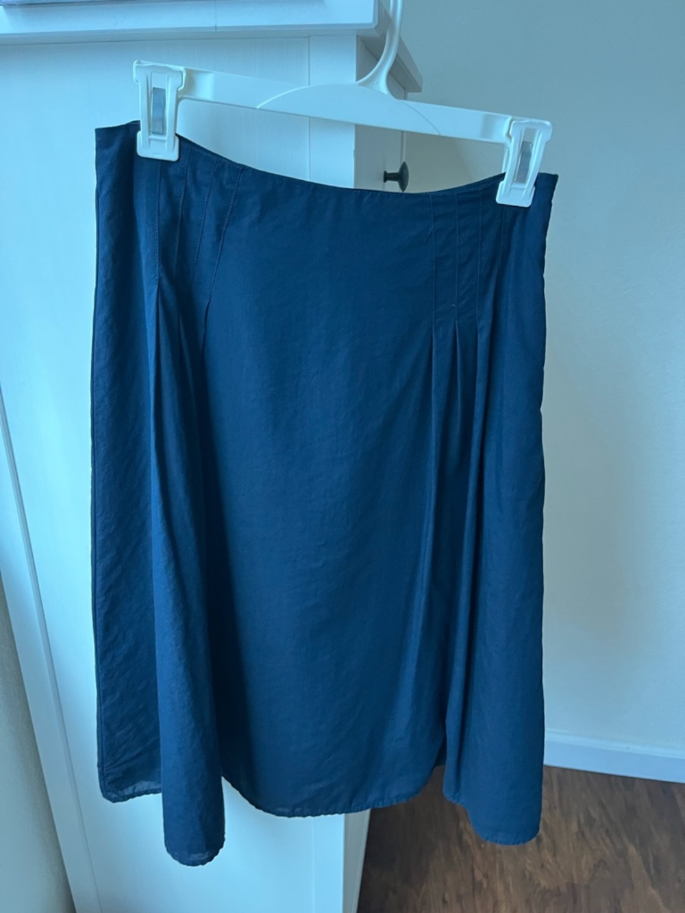 Banana Republic Classic slimming midi Skirt, size 2